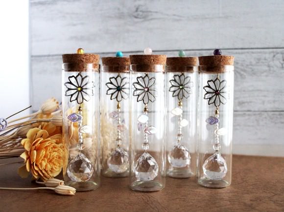 コスモスの小瓶サンキャッチャー